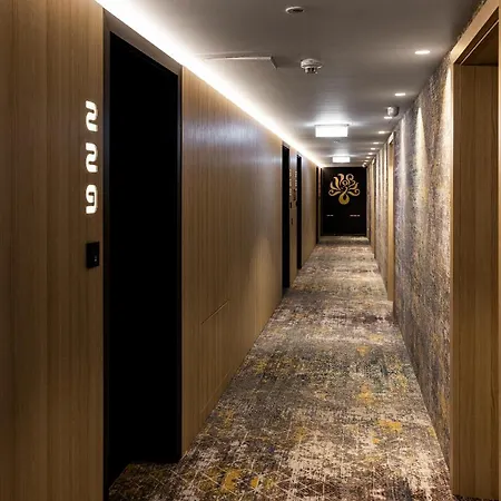 Phoenix7 Hotel